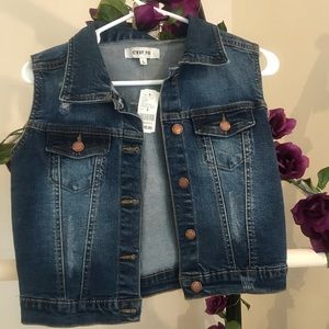 Crop Jean vest with chopped sleeves